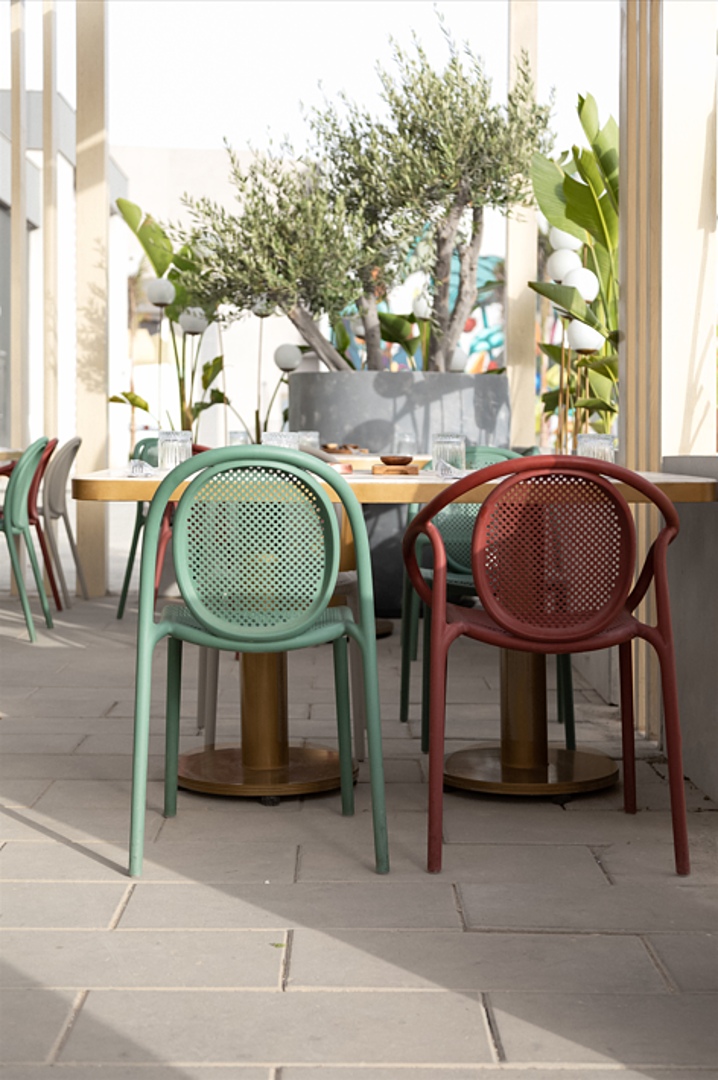 MO BISTRO DISTRICT 8