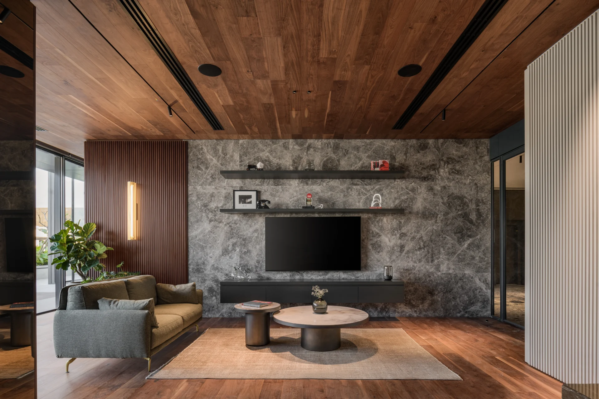 Sky_Investments_Office_52