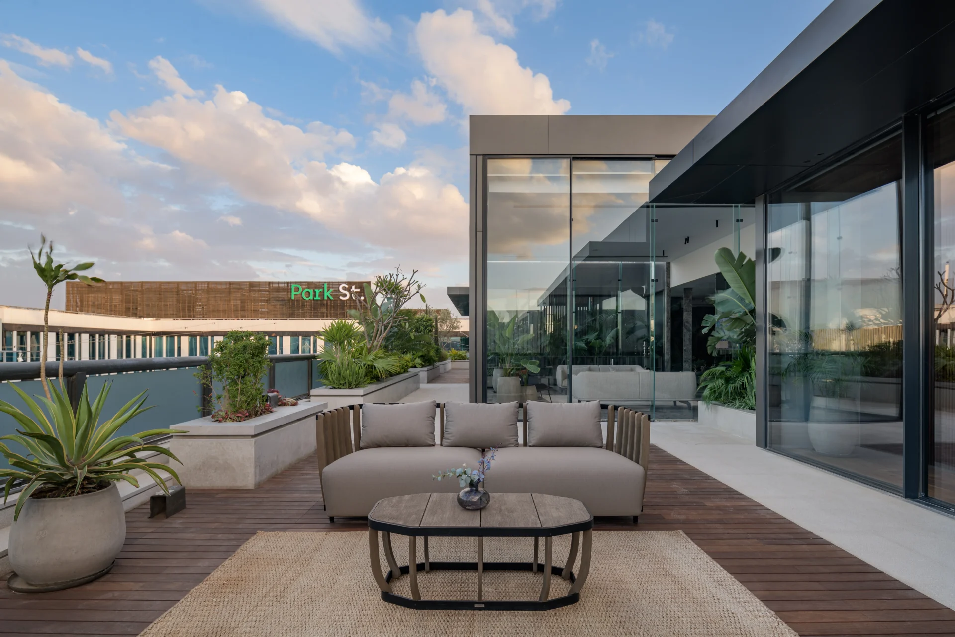 Sky_Investments_Office_54